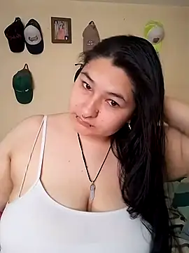 Snapshot of LauraHorny69 chatting on 06-26-26, 02:43 LauraHorny69 online show from 06-26-26, 02:43
