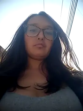 Snapshot of Karla-giraldo_1 chatting on 03-04-26, 02:45 Karla-giraldo 1 online show from 03-04-26, 02:45