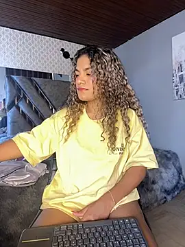 Snapshot of AngelPinkk_ chatting on 02-12-26, 07:42 AngelPinkk online show from 02-12-26, 07:42