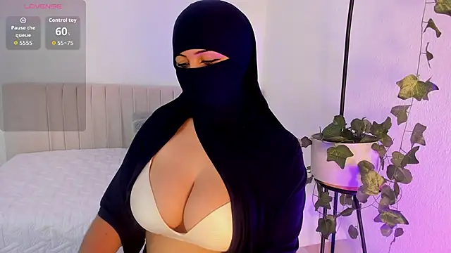 Snapshot of _Amirah chatting on 02-26-26, 07:35 Amirah online show from 02-26-26, 07:35