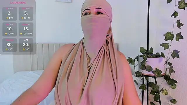 Snapshot of _Amirah chatting on 03-05-26, 06:15 Amirah online show from 03-05-26, 06:15