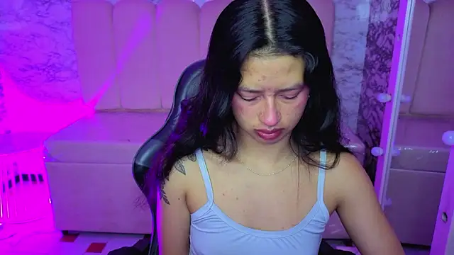 Snapshot of Candy_Rose_v chatting on 03-15-26, 01:06 Candy Rose v online show from 03-15-26, 01:06