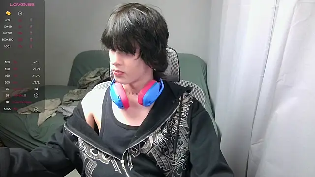 LeonBoykisser online show from 02-26-26, 08:35