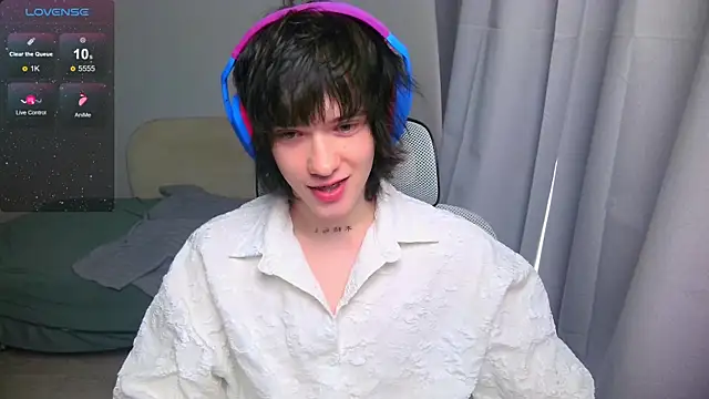 LeonBoykisser online show from 04-30-26, 02:18