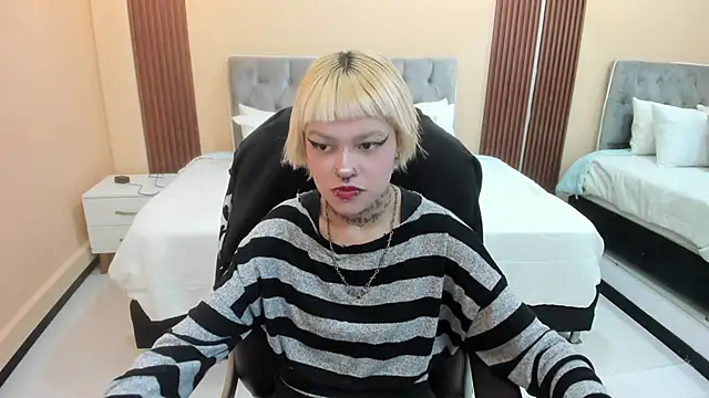 Bela Craxkerr online show from 04-25-26, 01:03