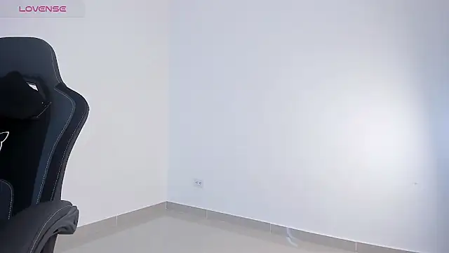 Snapshot of skinnyy__16 chatting on 03-07-26, 09:39 skinnyy 16 online show from 03-07-26, 09:39