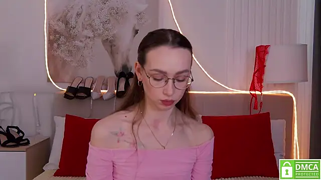 Snapshot of Emily_Simon chatting on 03-07-26, 04:42 Emily Simon online show from 03-07-26, 04:42