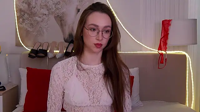 Snapshot of Emily_Simon chatting on 03-12-26, 05:13 Emily Simon online show from 03-12-26, 05:13