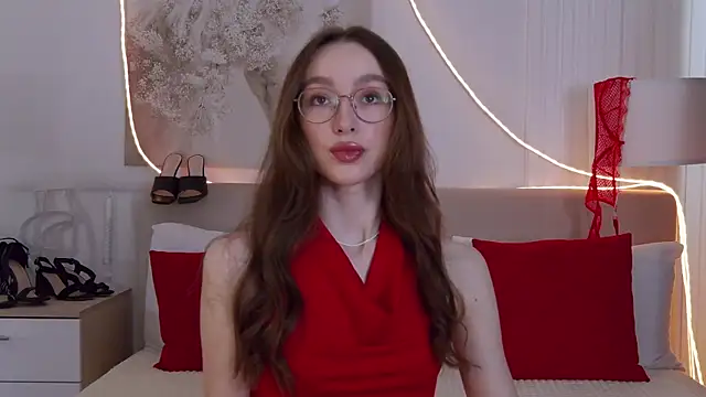 Snapshot of Emily_Simon chatting on 05-03-26, 05:24 Emily Simon online show from 05-03-26, 05:24
