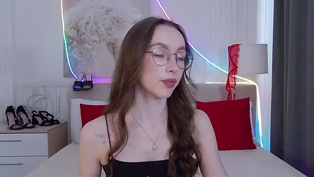 Snapshot of Emily_Simon chatting on 05-06-26, 05:14 Emily Simon online show from 05-06-26, 05:14