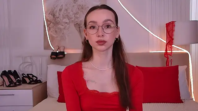 Snapshot of Emily_Simon chatting on 05-15-26, 05:14 Emily Simon online show from 05-15-26, 05:14