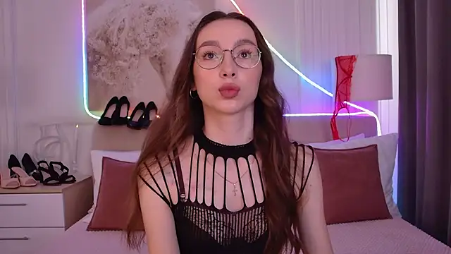 Snapshot of Emily_Simon chatting on 07-16-26, 05:02 Emily Simon online show from 07-16-26, 05:02