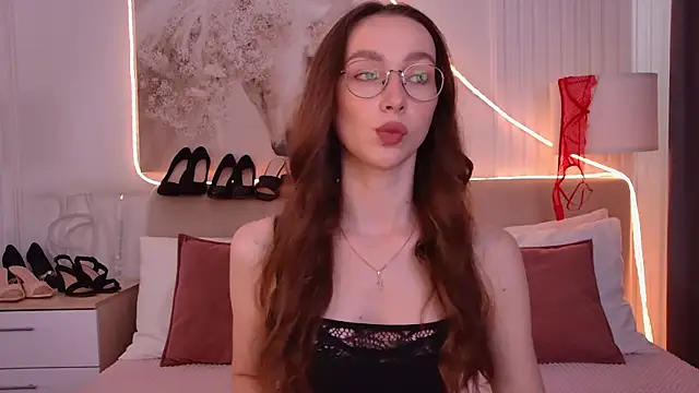 Snapshot of Emily_Simon chatting on 07-18-26, 05:22 Emily Simon online show from 07-18-26, 05:22