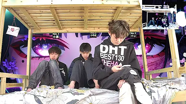 xiaohuangren01 online show from 02-05-26, 01:32