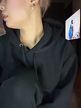 BADBITCHISAKI online show from 04-19-26, 01:32