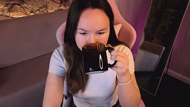 Snapshot of SindieStorm chatting on 02-25-26, 01:48 SindieStorm online show from 02-25-26, 01:48