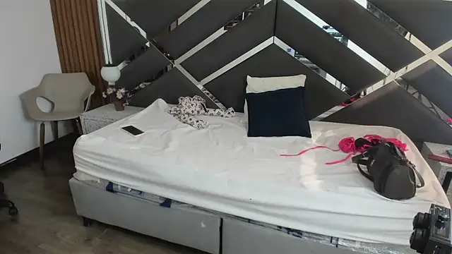 Ambarross  online show from 04-04-26, 12:46