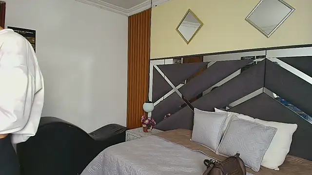 Ambarross  online show from 04-25-26, 01:41