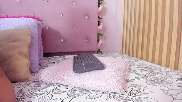 lovely  kiss   online show from 06-05-26, 06:24
