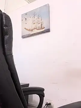 Snapshot of CarolinaRaven chatting on 02-13-26, 05:03 CarolinaRaven online show from 02-13-26, 05:03