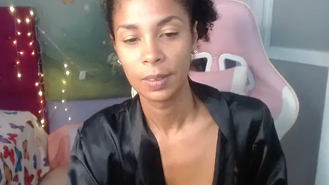 Snapshot of rosa_skinny chatting on 06-27-26, 02:01 rosa skinny online show from 06-27-26, 02:01