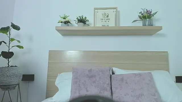 Snapshot of ivette_swan chatting on 02-12-26, 12:33 ivette swan online show from 02-12-26, 12:33