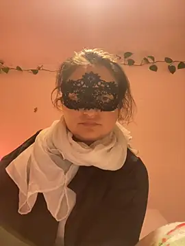 Snapshot of Leonoraaa chatting on 01-19-26, 12:47 Leonoraaa online show from 01-19-26, 12:47