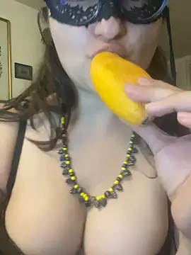 Snapshot of Leonoraaa chatting on 03-28-26, 02:00 Leonoraaa online show from 03-28-26, 02:00