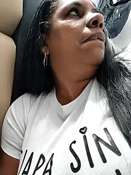 Snapshot of Zeyllyjhonson chatting on 02-17-26, 03:36 Zeyllyjhonson online show from 02-17-26, 03:36