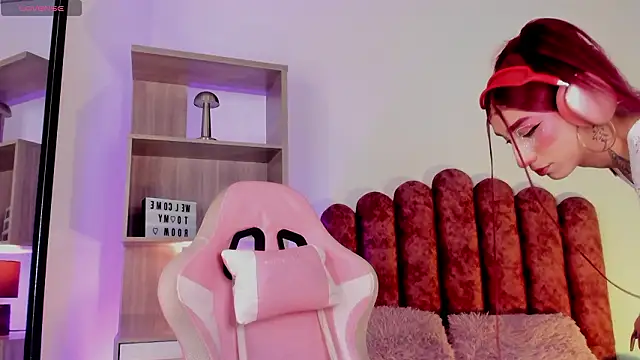 Snapshot of Eli-Bluee chatting on 03-12-26, 02:12 Eli-Bluee online show from 03-12-26, 02:12