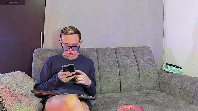 Snapshot of Two_sexboys chatting on 03-13-26, 01:34 Two sexboys online show from 03-13-26, 01:34