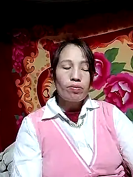 Snapshot of Gummiesu chatting on 02-04-26, 06:52 Gummiesu online show from 02-04-26, 06:52