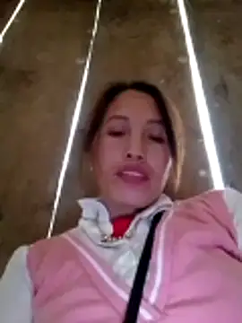 Snapshot of Gummiesu chatting on 02-10-26, 07:12 Gummiesu online show from 02-10-26, 07:12