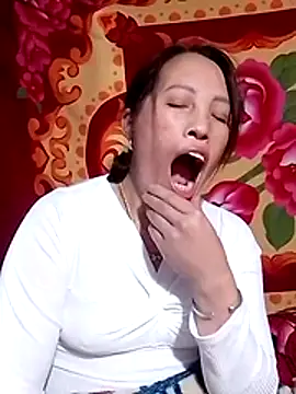 Snapshot of Gummiesu chatting on 02-11-26, 07:35 Gummiesu online show from 02-11-26, 07:35