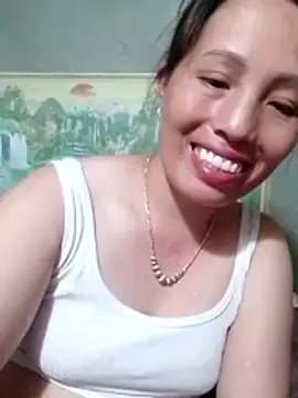 Snapshot of Gummiesu chatting on 05-07-26, 12:43 Gummiesu online show from 05-07-26, 12:43