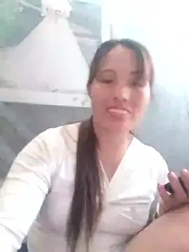 Snapshot of Gummiesu chatting on 05-21-26, 04:52 Gummiesu online show from 05-21-26, 04:52