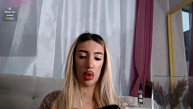 Snapshot of LunaVibes_ chatting on 01-19-26, 06:28 LunaVibes online show from 01-19-26, 06:28