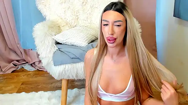 Snapshot of LunaVibes_ chatting on 02-20-26, 05:59 LunaVibes online show from 02-20-26, 05:59