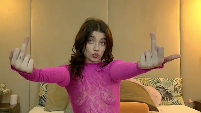 Snapshot of EllieWest chatting on 07-20-26, 10:39 EllieWest online show from 07-20-26, 10:39