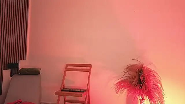 Snapshot of fransheskarossi chatting on 02-14-26, 12:02 fransheskarossi online show from 02-14-26, 12:02