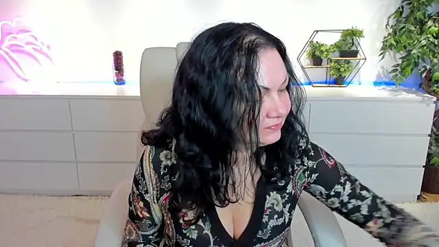 IrissMoon online show from 02-25-26, 06:34