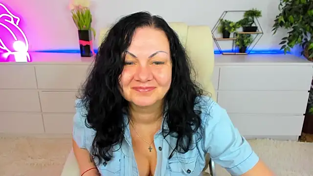 IrissMoon online show from 03-12-26, 06:30