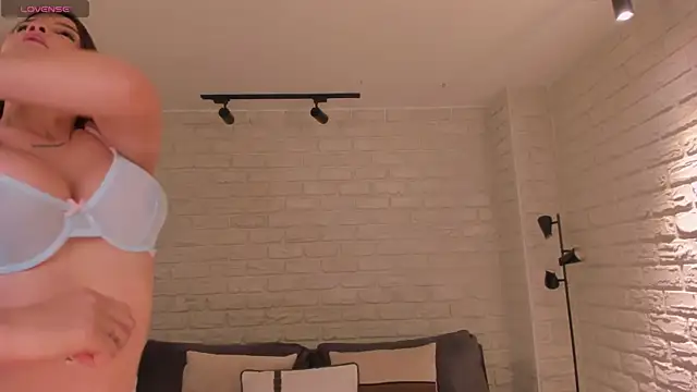 BellaThompsonX online show from 07-22-26, 06:22