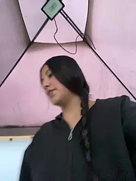 StrawberryPink  online show from 04-02-26, 10:57