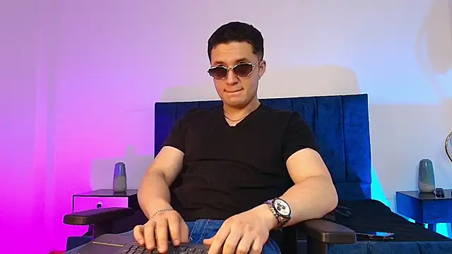 Snapshot of Alexander_Connor chatting on 01-18-26, 12:58 Alexander Connor online show from 01-18-26, 12:58