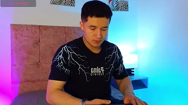 Snapshot of Alexander_Connor chatting on 03-13-26, 12:01 Alexander Connor online show from 03-13-26, 12:01