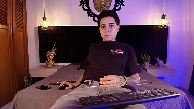 Snapshot of Parker_Noah chatting on 01-17-26, 08:01 Parker Noah online show from 01-17-26, 08:01