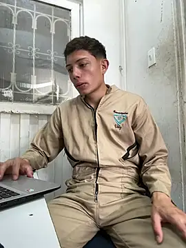 santiObrero online show from 07-18-26, 04:11