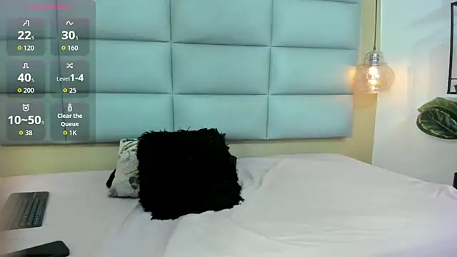 Snapshot of miss-liz- chatting on 02-05-26, 01:05 miss-liz- online show from 02-05-26, 01:05