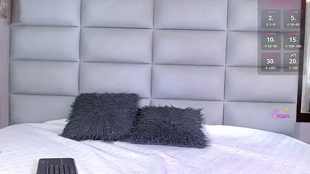 Snapshot of miss-liz- chatting on 03-11-26, 08:15 miss-liz- online show from 03-11-26, 08:15